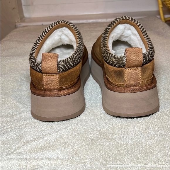 Men's Tan Slip-On Shoes - Picture 2 of 8